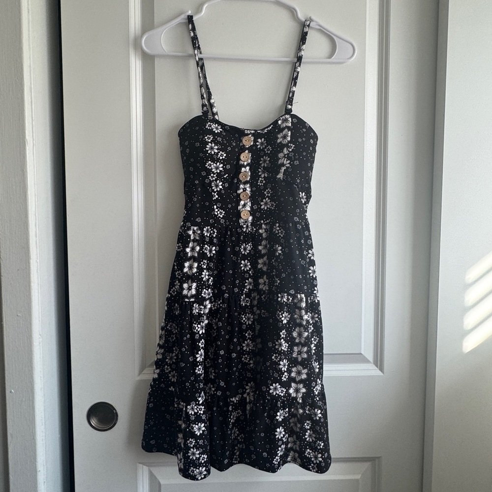No Boundaries casual black and white floral dress, size XS